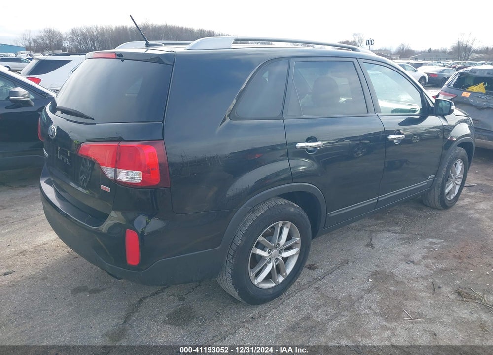 2014 KIA SORENTO LX VIN: 5XYKTCA67EG465560