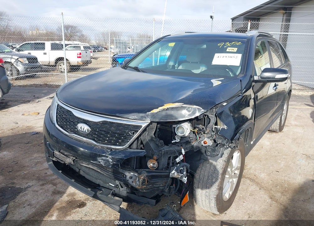 2014 KIA SORENTO LX VIN: 5XYKTCA67EG465560