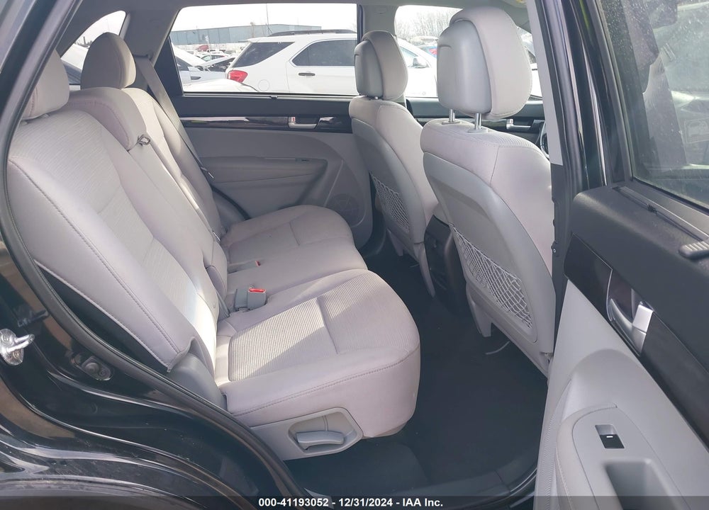 2014 KIA SORENTO LX VIN: 5XYKTCA67EG465560