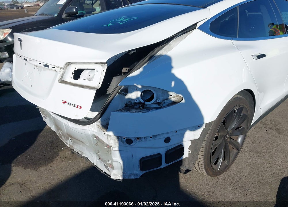 2015 TESLA MODEL S VIN: 5YJSA1S14FFP78149