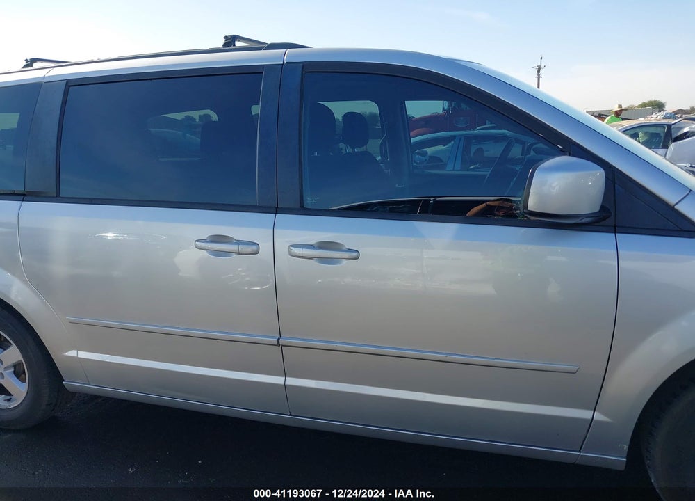 2011 DODGE GRAND CARAVAN MAINSTREET VIN: 2D4RN3DG1BR762492