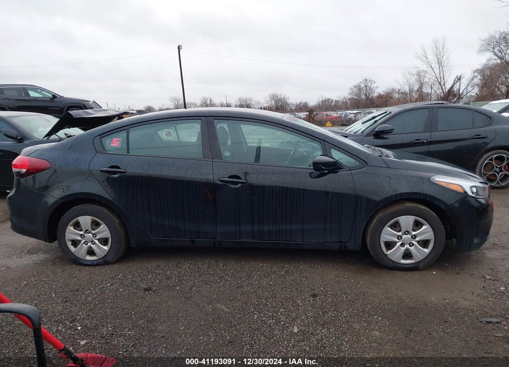 2017 KIA FORTE VIN: 3KPFK4A70HE113036
