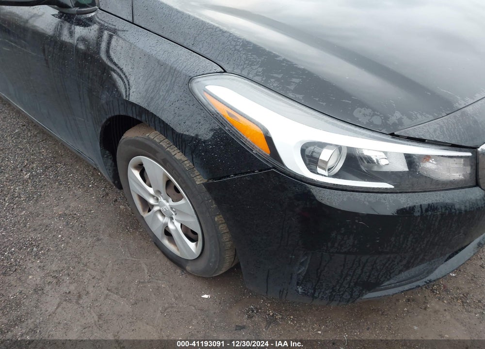 2017 KIA FORTE VIN: 3KPFK4A70HE113036