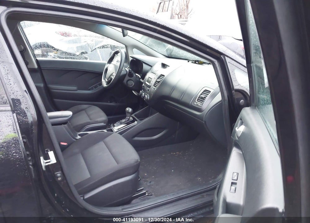 2017 KIA FORTE VIN: 3KPFK4A70HE113036