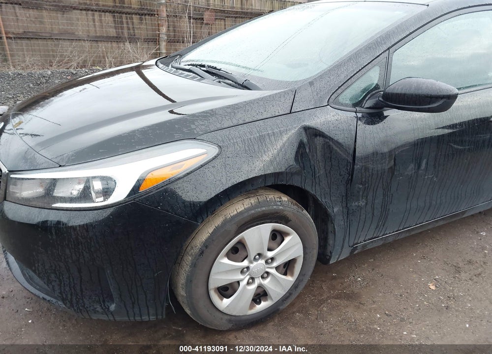 2017 KIA FORTE VIN: 3KPFK4A70HE113036