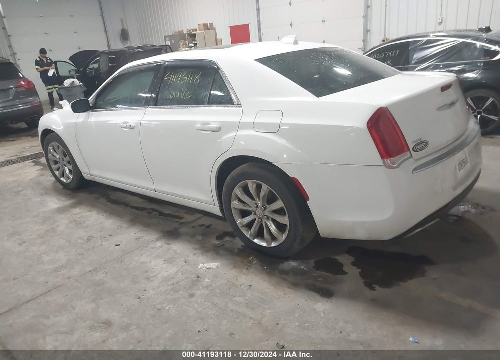 2015 CHRYSLER 300 LIMITED VIN: 2C3CCARG0FH830884