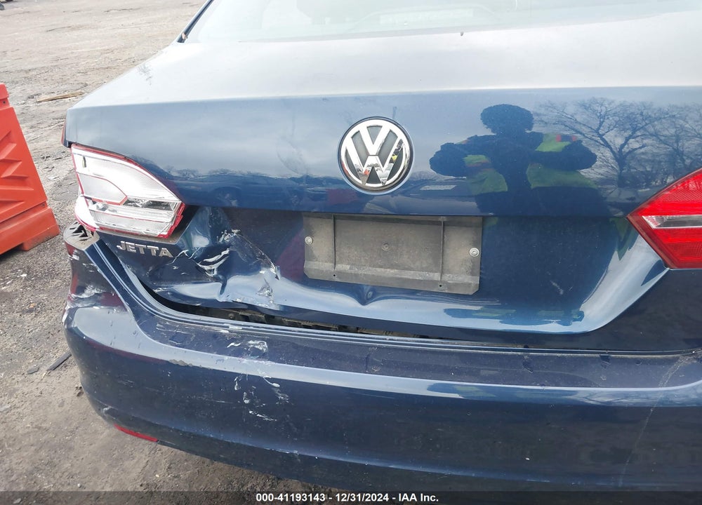 2011 VOLKSWAGEN JETTA 2.0L S VIN: 3VW2K7AJ2BM096410