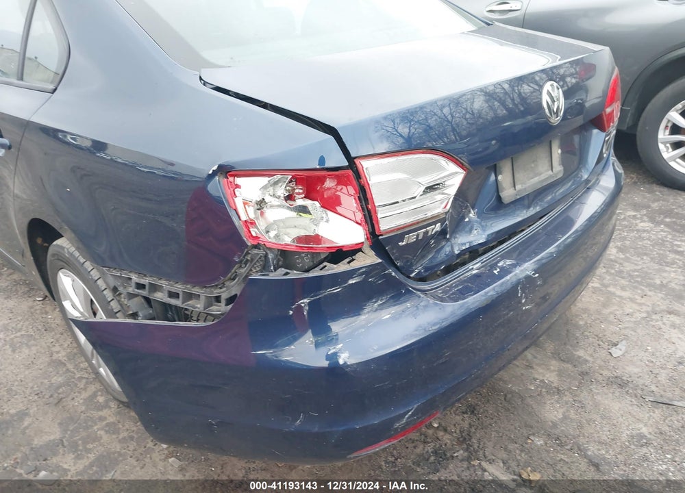 2011 VOLKSWAGEN JETTA 2.0L S VIN: 3VW2K7AJ2BM096410
