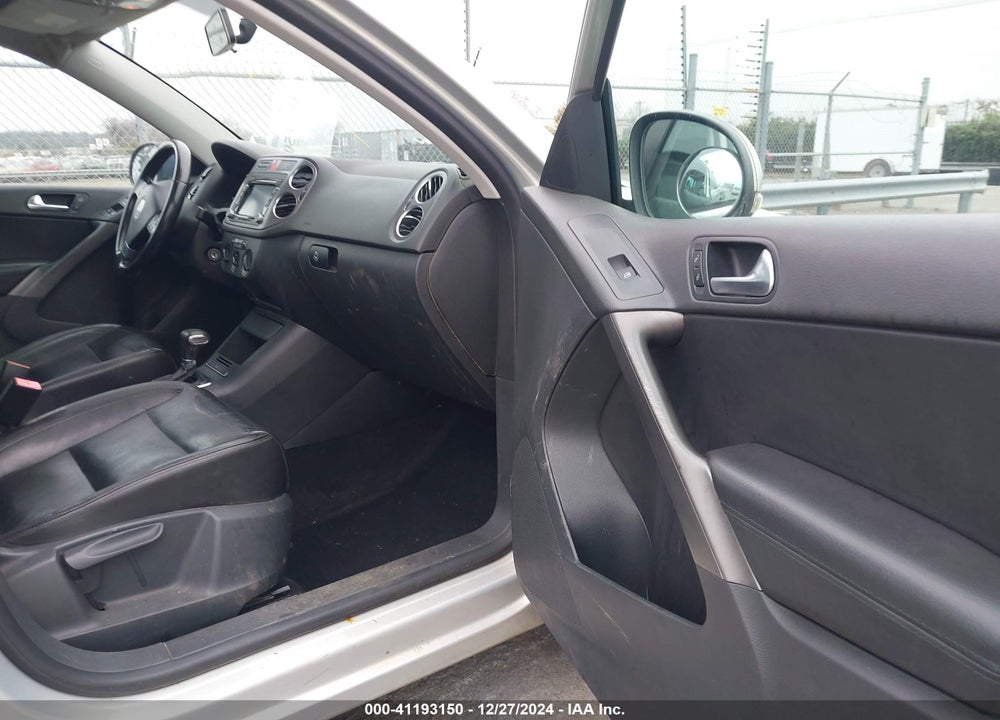 2010 VOLKSWAGEN TIGUAN SE VIN: WVGBV7AX4AW510022