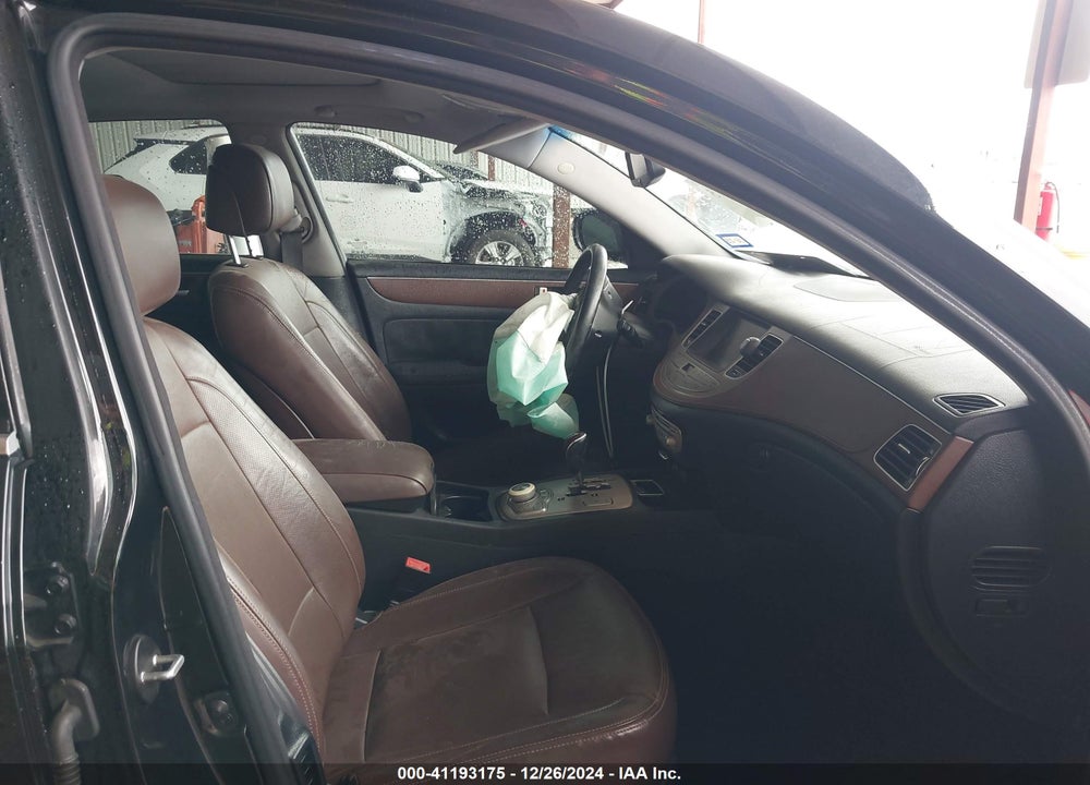 2013 HYUNDAI GENESIS VIN: KMHGC4DD8DU240692