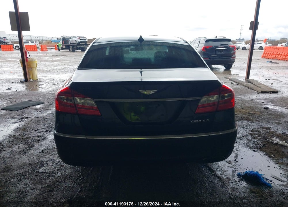 2013 HYUNDAI GENESIS VIN: KMHGC4DD8DU240692