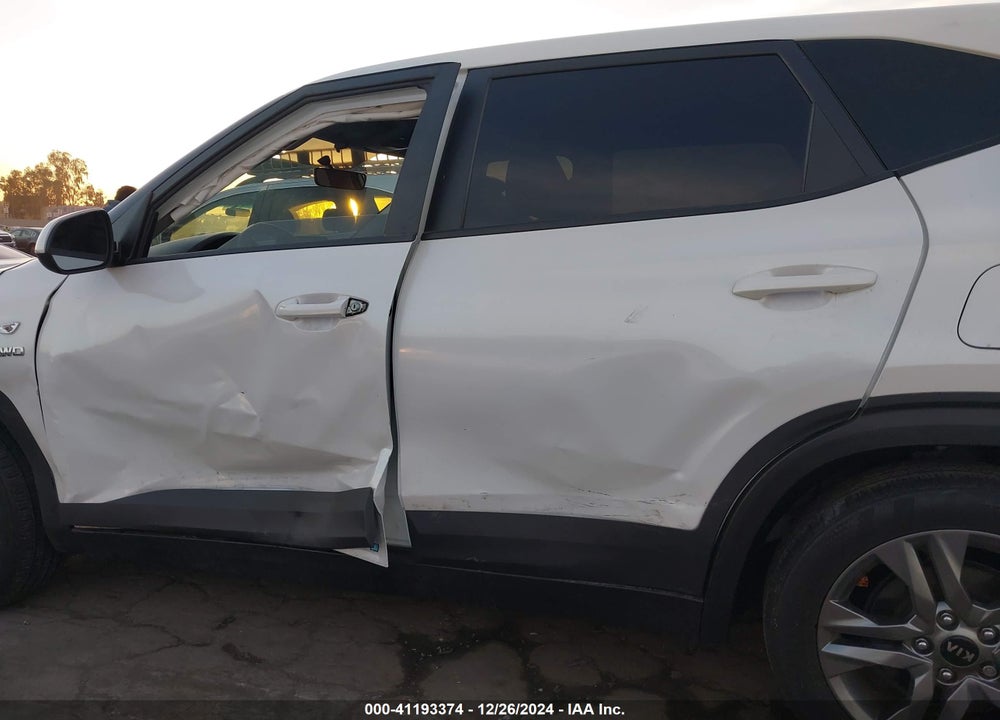 2021 KIA SELTOS LX VIN: KNDEPCAA1M7197090