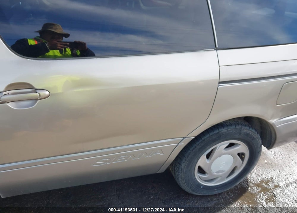 2001 TOYOTA SIENNA XLE VIN: 4T3ZF13C91U383970