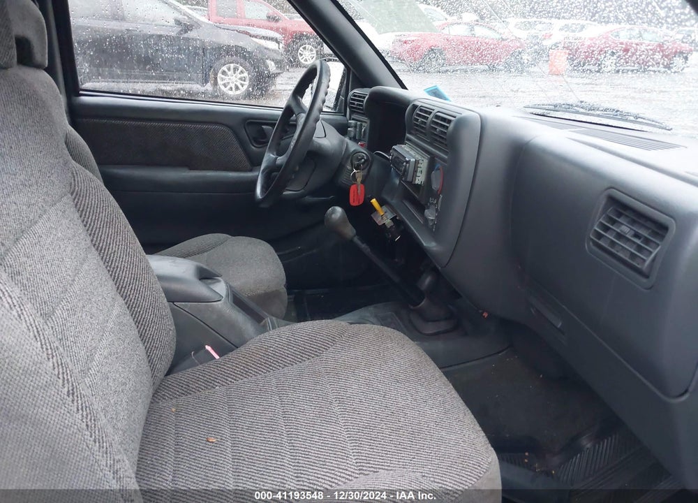 1996 CHEVROLET BLAZER VIN: 1GNCT18WXTK143881