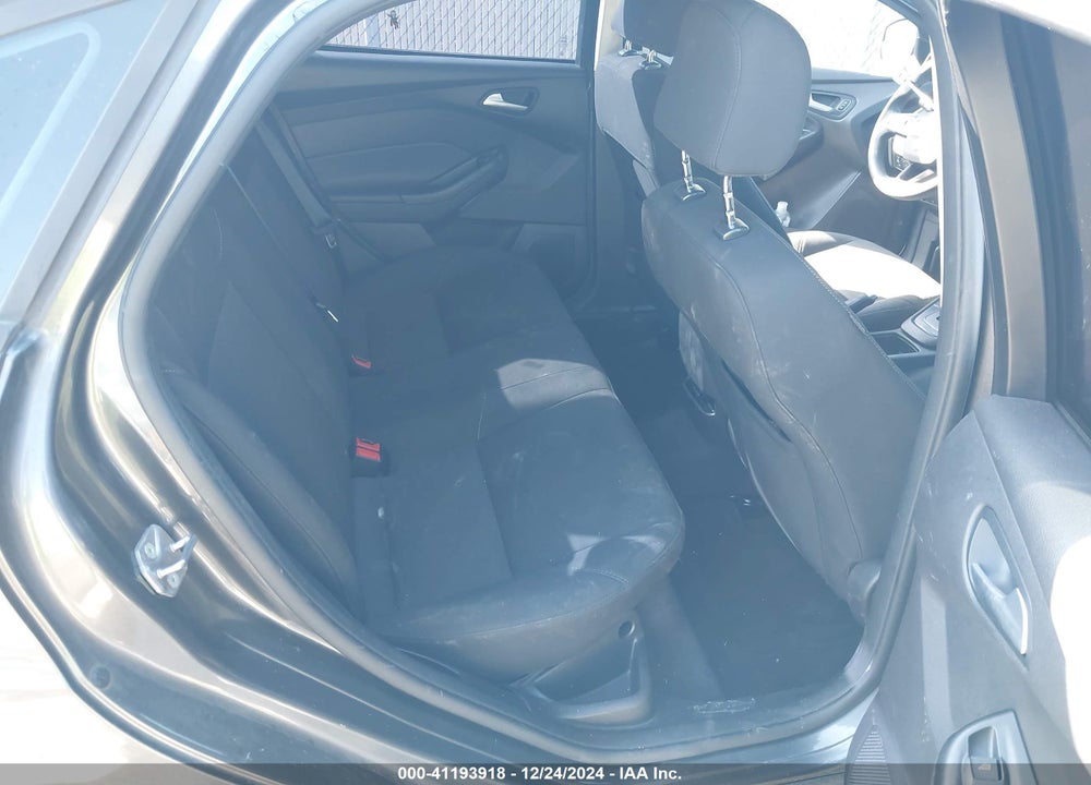 2015 FORD FOCUS VIN: 1FADP3F25FL230556