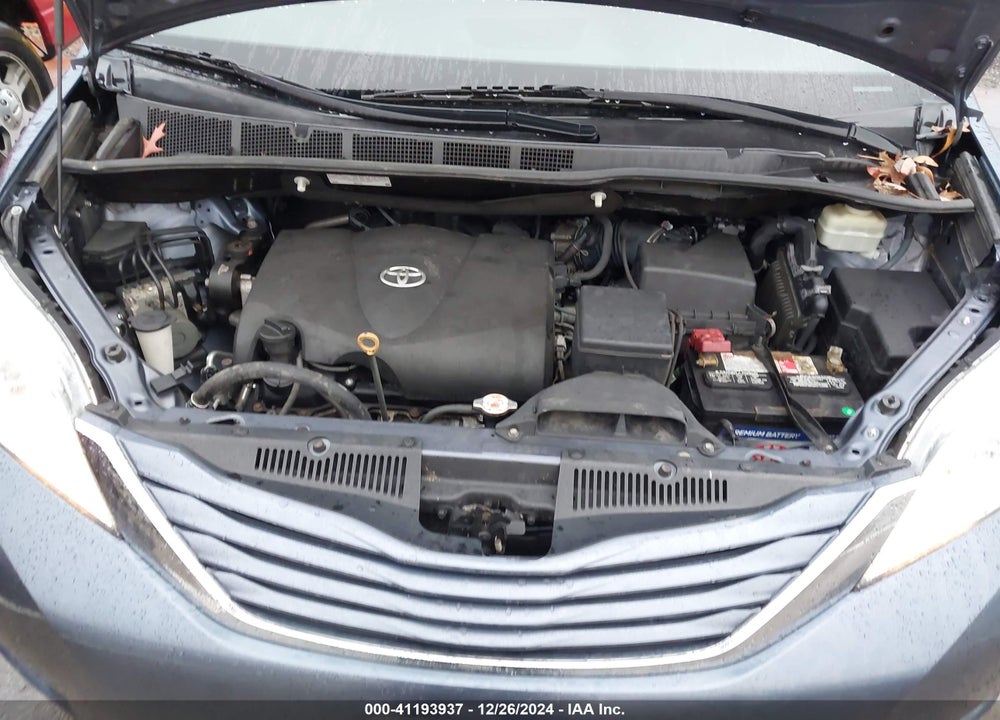 2017 TOYOTA SIENNA LE 8 PASSENGER VIN: 5TDKZ3DC4HS828100