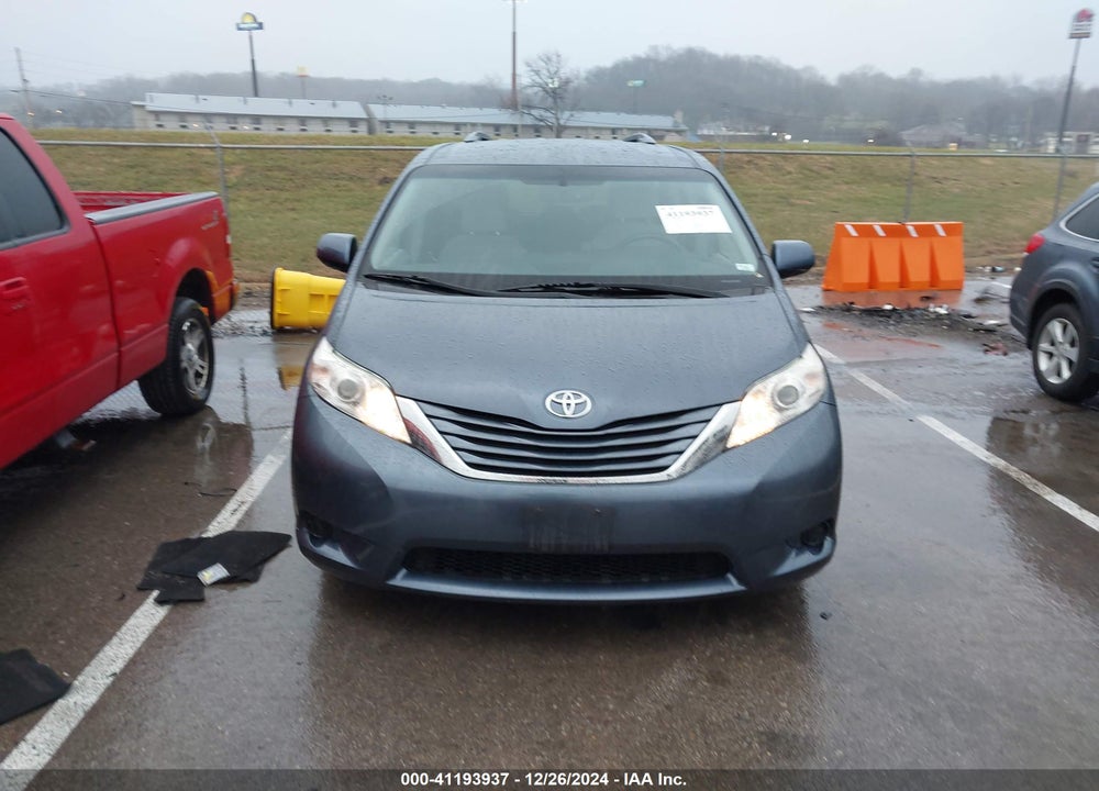 2017 TOYOTA SIENNA LE 8 PASSENGER VIN: 5TDKZ3DC4HS828100