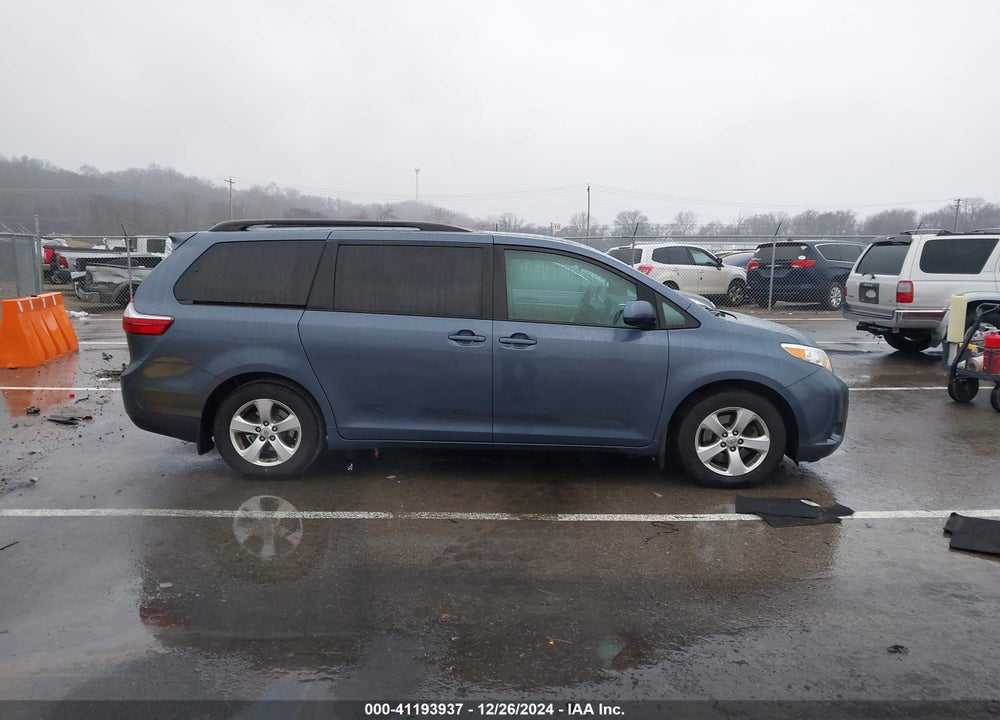 2017 TOYOTA SIENNA LE 8 PASSENGER VIN: 5TDKZ3DC4HS828100