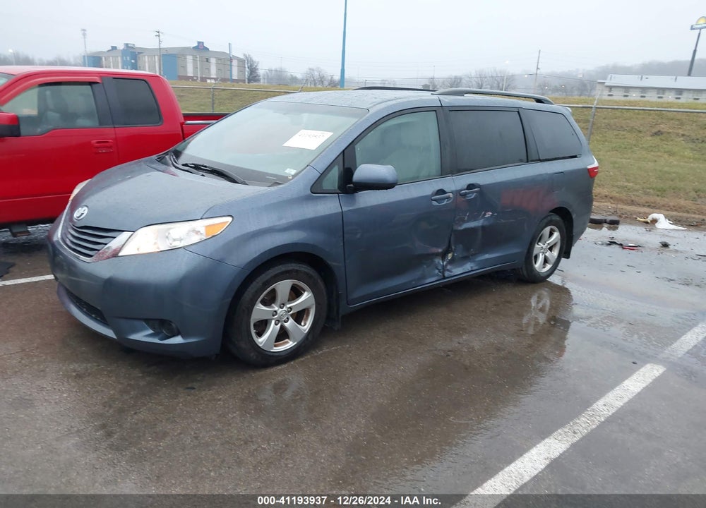 2017 TOYOTA SIENNA LE 8 PASSENGER VIN: 5TDKZ3DC4HS828100