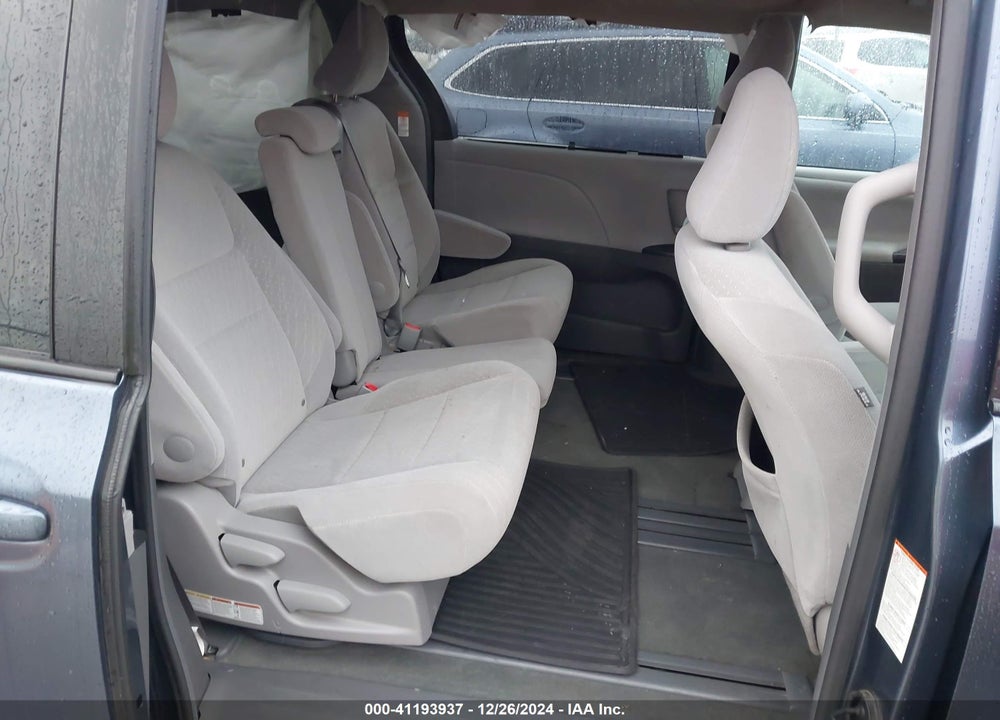 2017 TOYOTA SIENNA LE 8 PASSENGER VIN: 5TDKZ3DC4HS828100