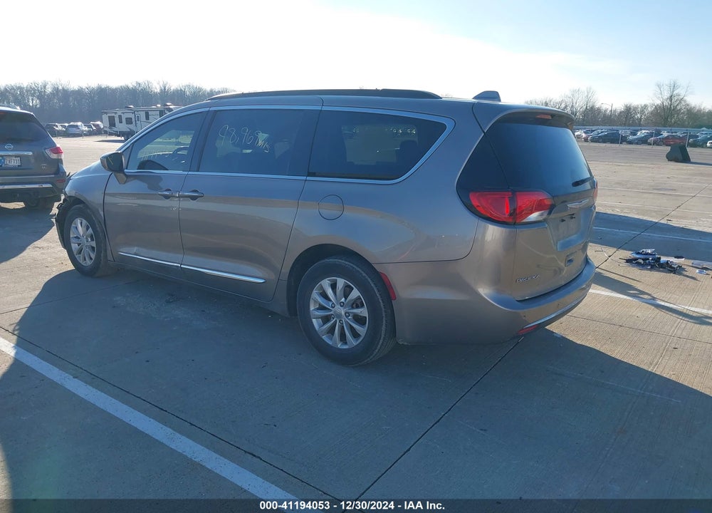 2017 CHRYSLER PACIFICA TOURING L VIN: 2C4RC1BG5HR537169