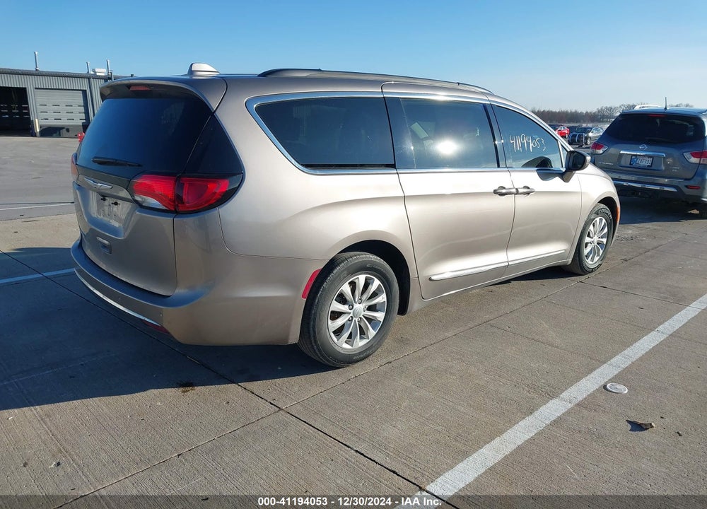2017 CHRYSLER PACIFICA TOURING L VIN: 2C4RC1BG5HR537169