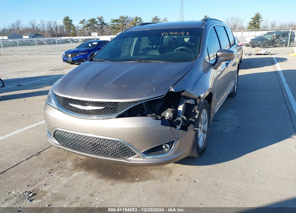 2017 CHRYSLER PACIFICA TOURING L VIN: 2C4RC1BG5HR537169