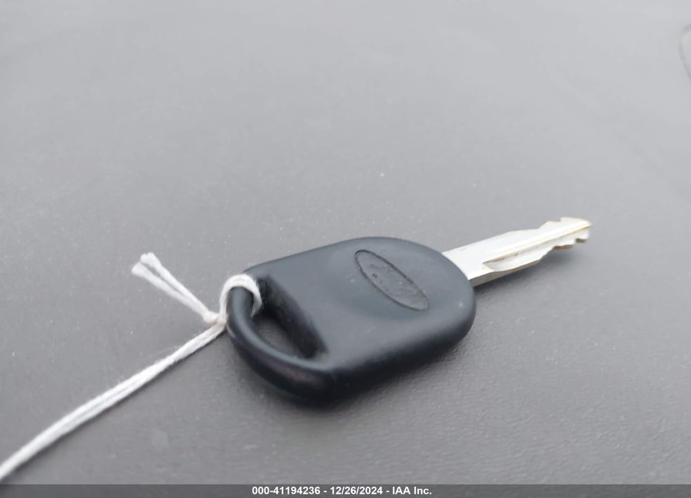 2008 FORD FOCUS VIN: 1FAHP33N58W233409