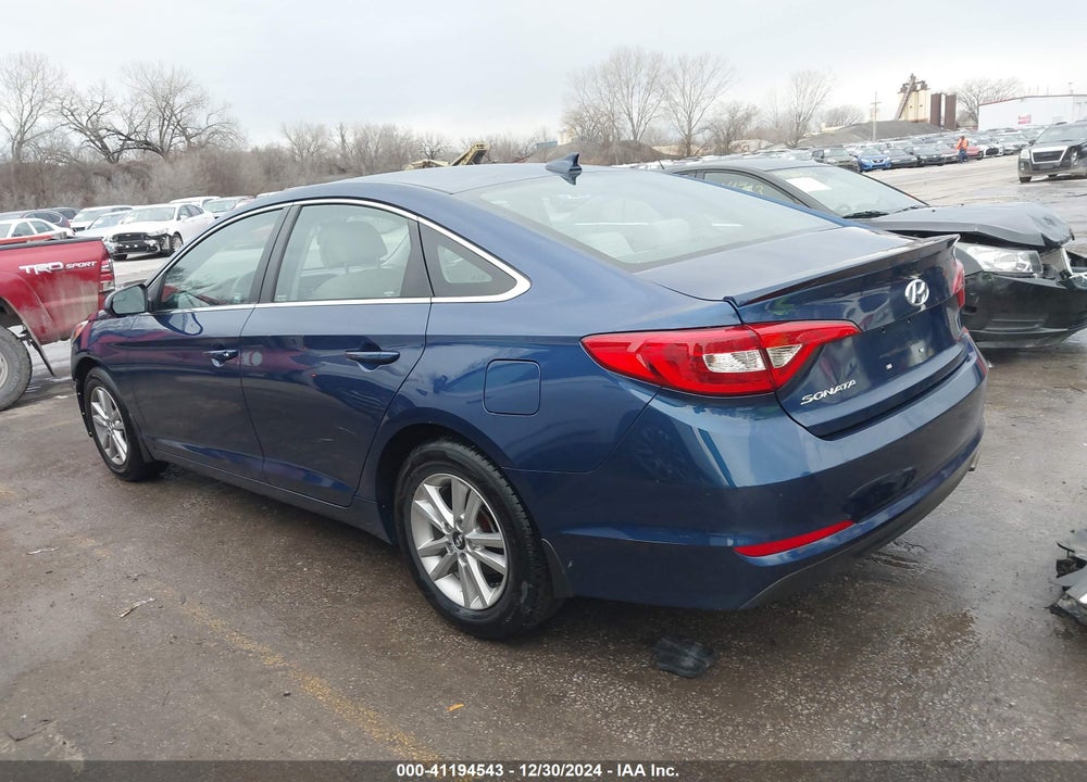 2015 HYUNDAI SONATA SE VIN: 5NPE24AF7FH217650