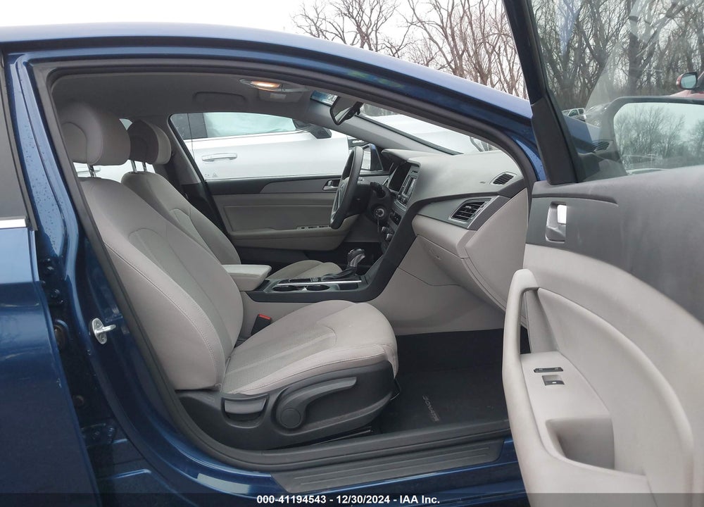 2015 HYUNDAI SONATA SE VIN: 5NPE24AF7FH217650