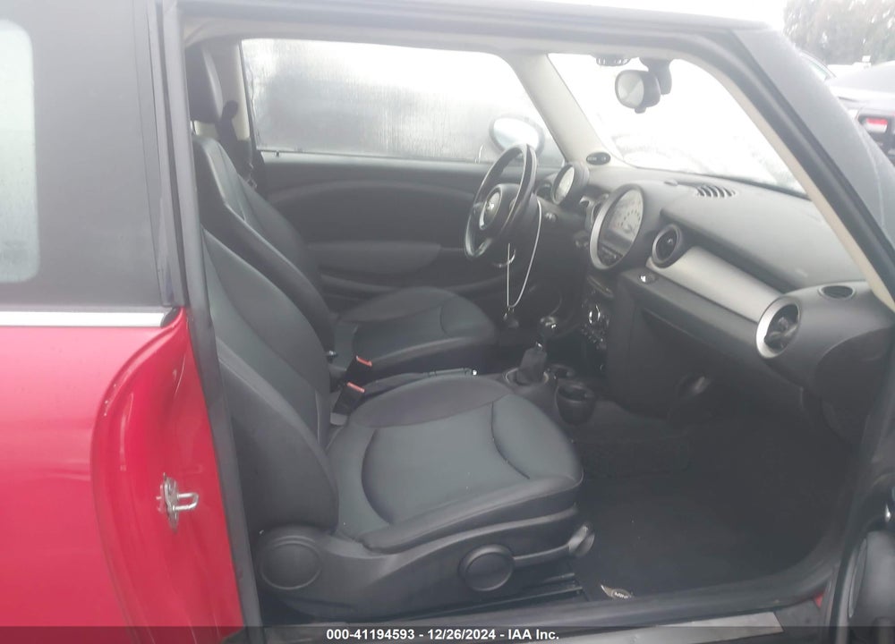2011 MINI COOPER CLUBMAN VIN: WMWZF3C5XBT188488