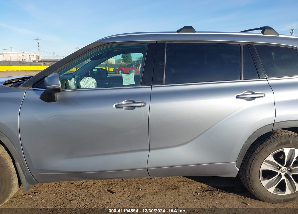 2021 TOYOTA HIGHLANDER XLE VIN: 5TDHZRBH9MS130331