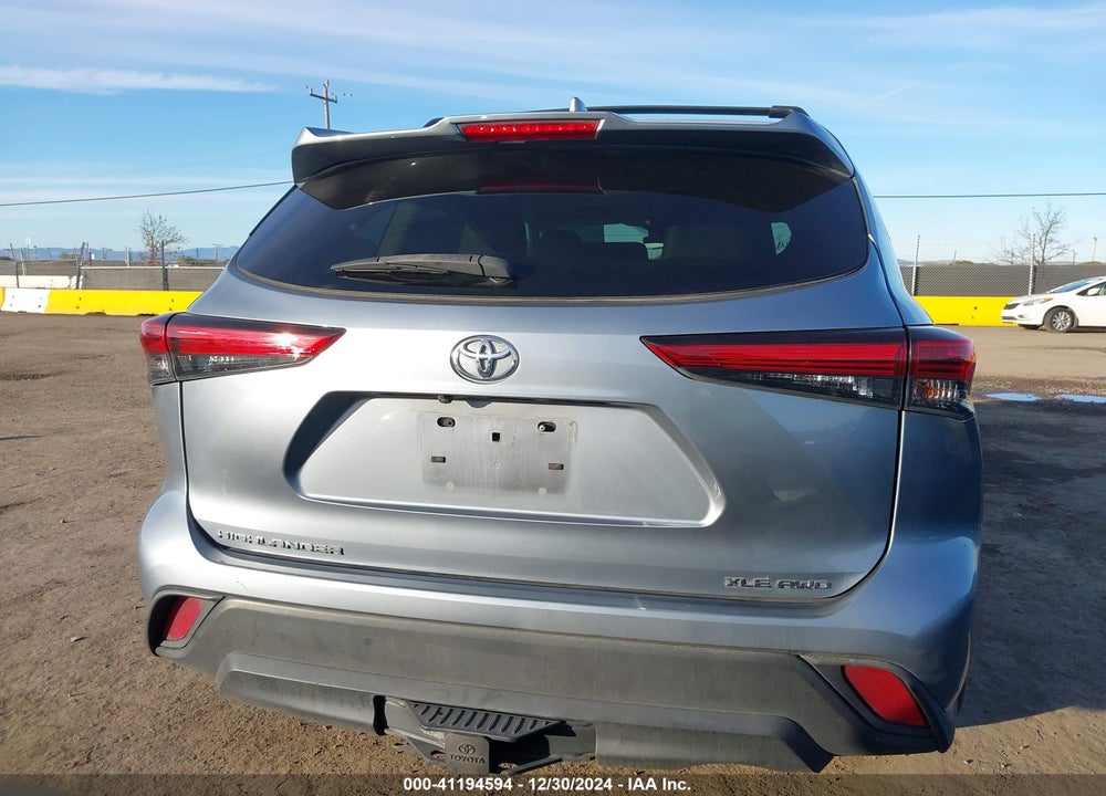2021 TOYOTA HIGHLANDER XLE VIN: 5TDHZRBH9MS130331