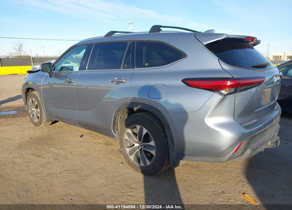 2021 TOYOTA HIGHLANDER XLE VIN: 5TDHZRBH9MS130331
