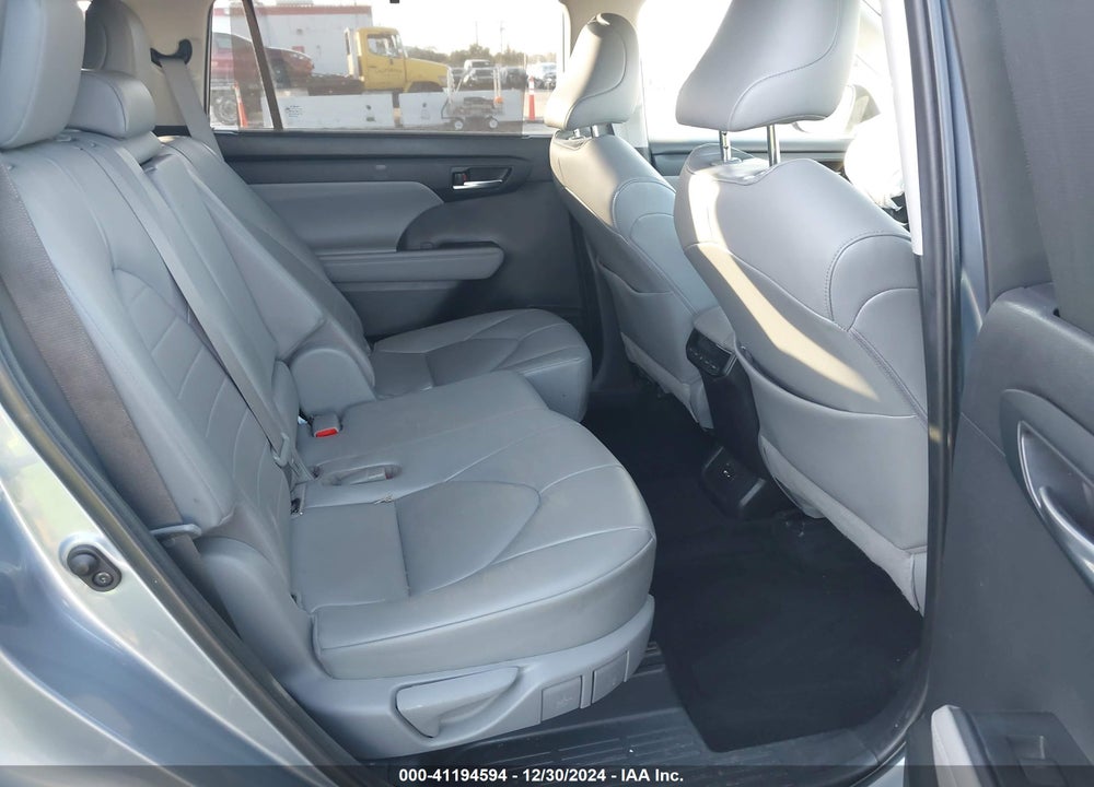 2021 TOYOTA HIGHLANDER XLE VIN: 5TDHZRBH9MS130331