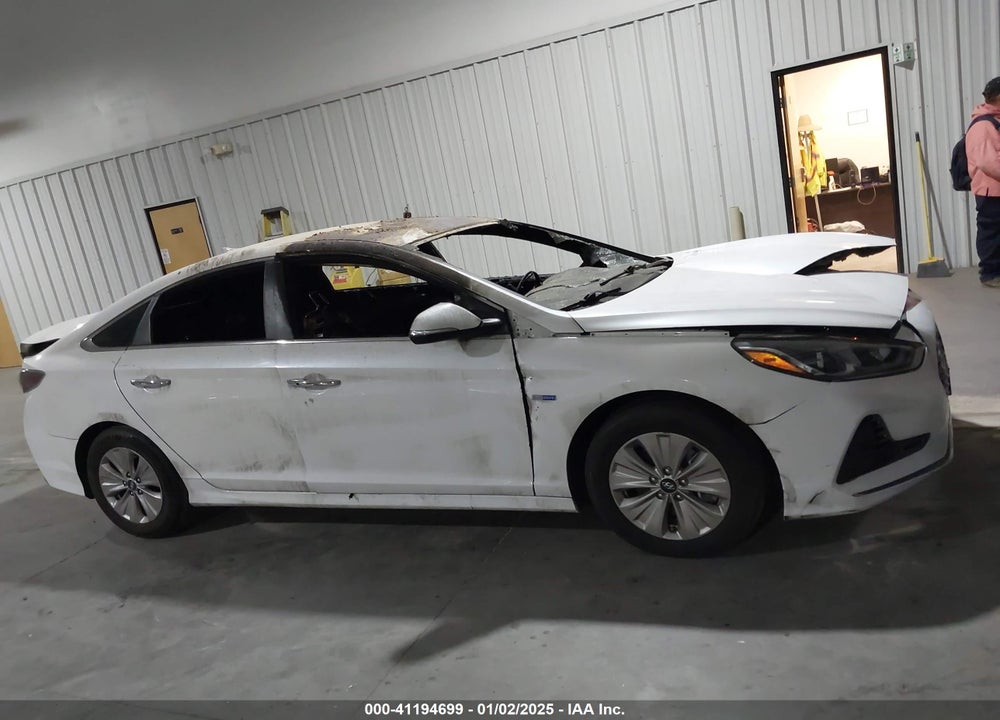 2018 HYUNDAI SONATA HYBRID VIN: KMHE24L37JA083849