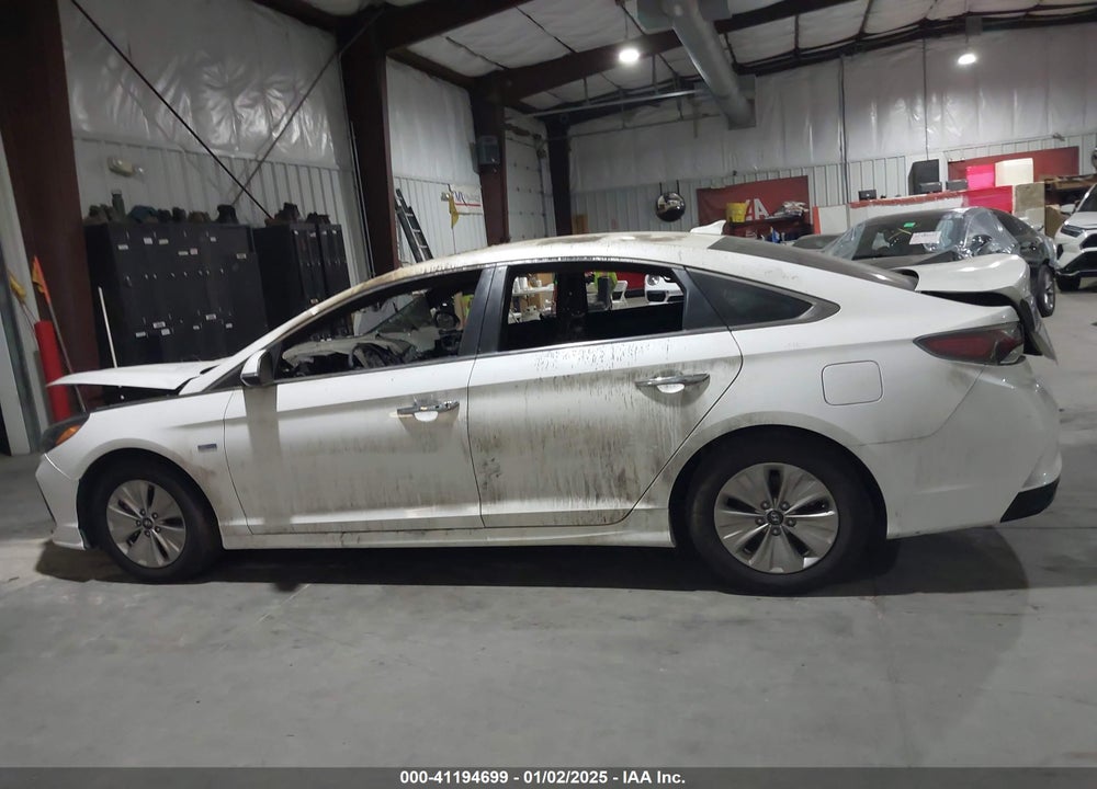 2018 HYUNDAI SONATA HYBRID VIN: KMHE24L37JA083849