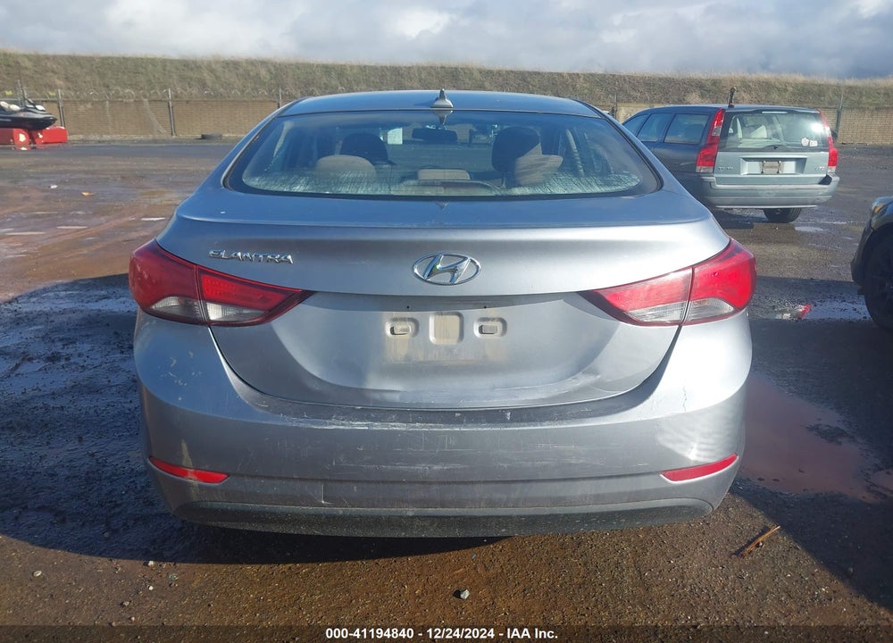 2016 HYUNDAI ELANTRA VIN: 5NPDH4AE5GH674301