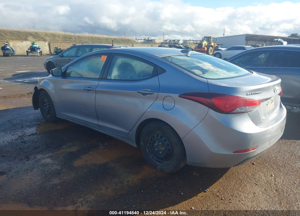 2016 HYUNDAI ELANTRA VIN: 5NPDH4AE5GH674301