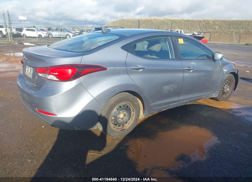 2016 HYUNDAI ELANTRA VIN: 5NPDH4AE5GH674301
