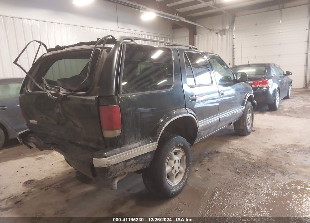 1997 CHEVROLET BLAZER LS VIN: 1GNDT13W7V2175878