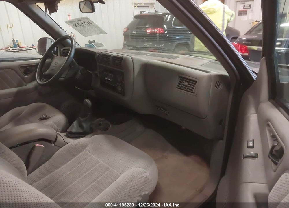 1997 CHEVROLET BLAZER LS VIN: 1GNDT13W7V2175878