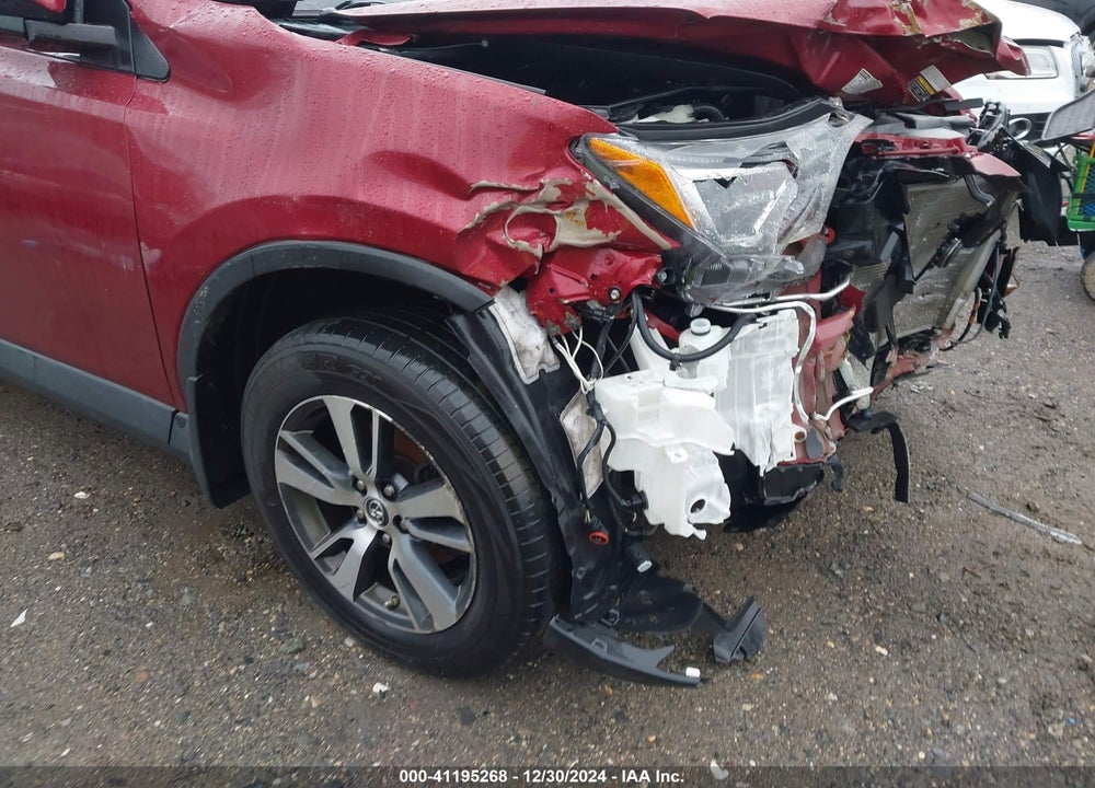 2018 TOYOTA RAV4 ADVENTURE/XLE VIN: 2T3RFREV7JW817767