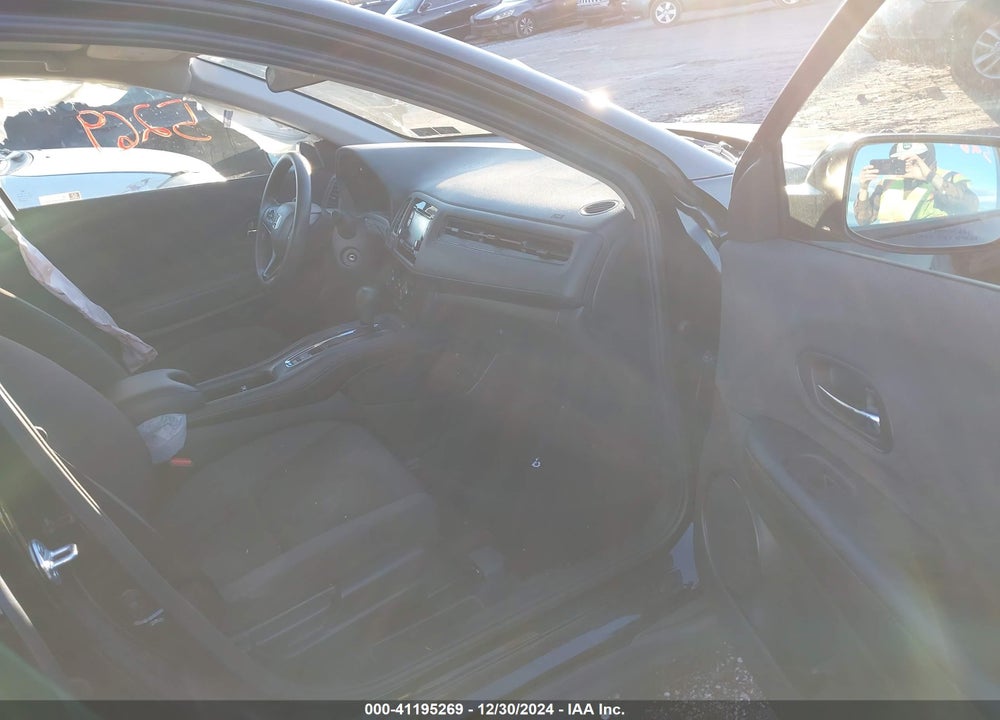 2022 HONDA HR-V VIN: 3CZRU6H38NM769857