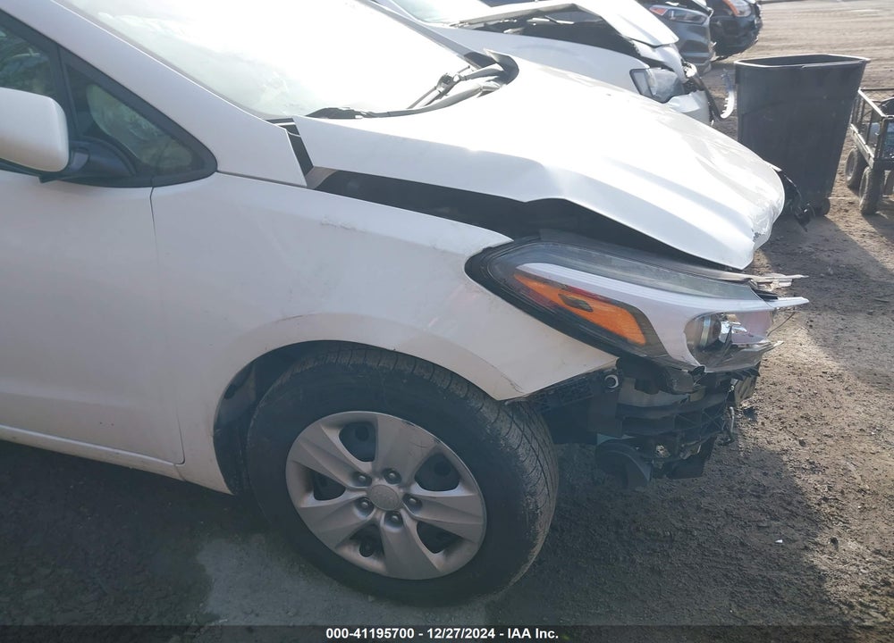 2017 KIA FORTE LX VIN: KNAFK5A82H5703200