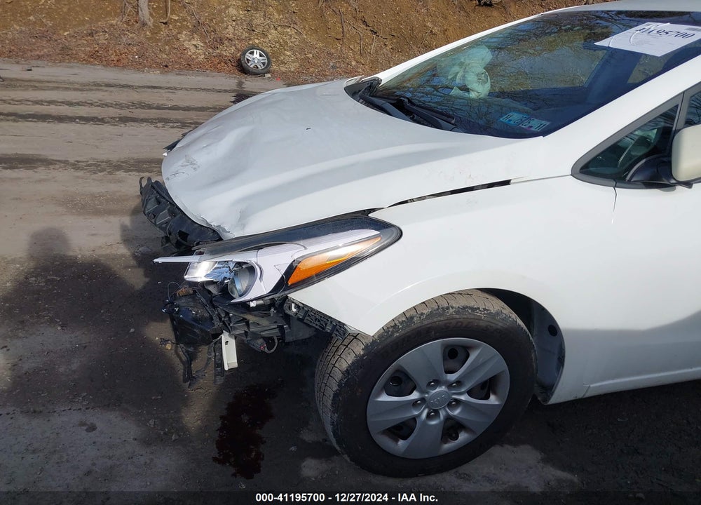 2017 KIA FORTE LX VIN: KNAFK5A82H5703200