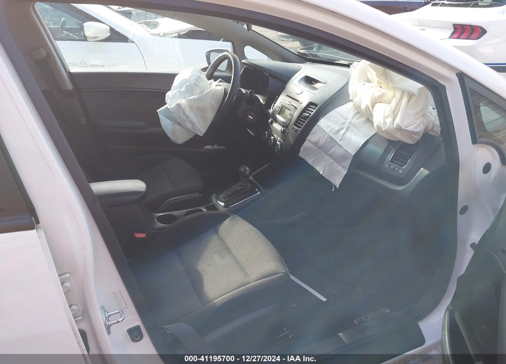 2017 KIA FORTE LX VIN: KNAFK5A82H5703200