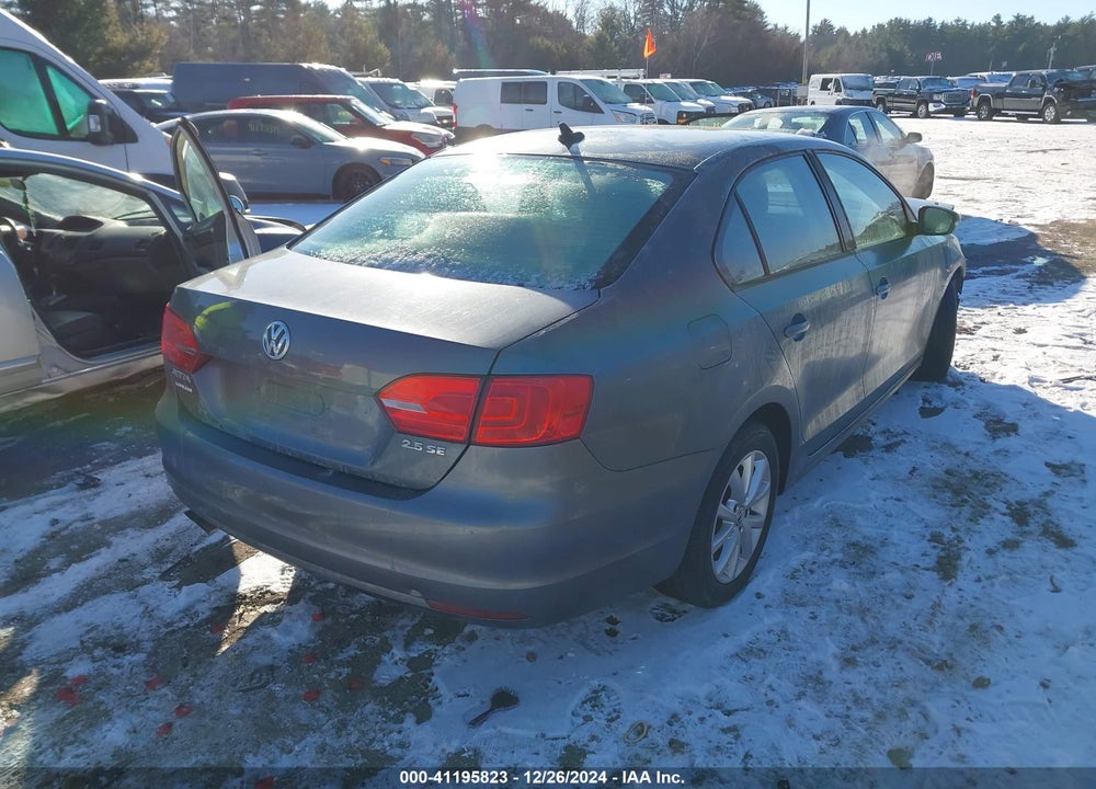 2011 VOLKSWAGEN JETTA 2.5L SE VIN: 3VWDZ7AJ1BM039653