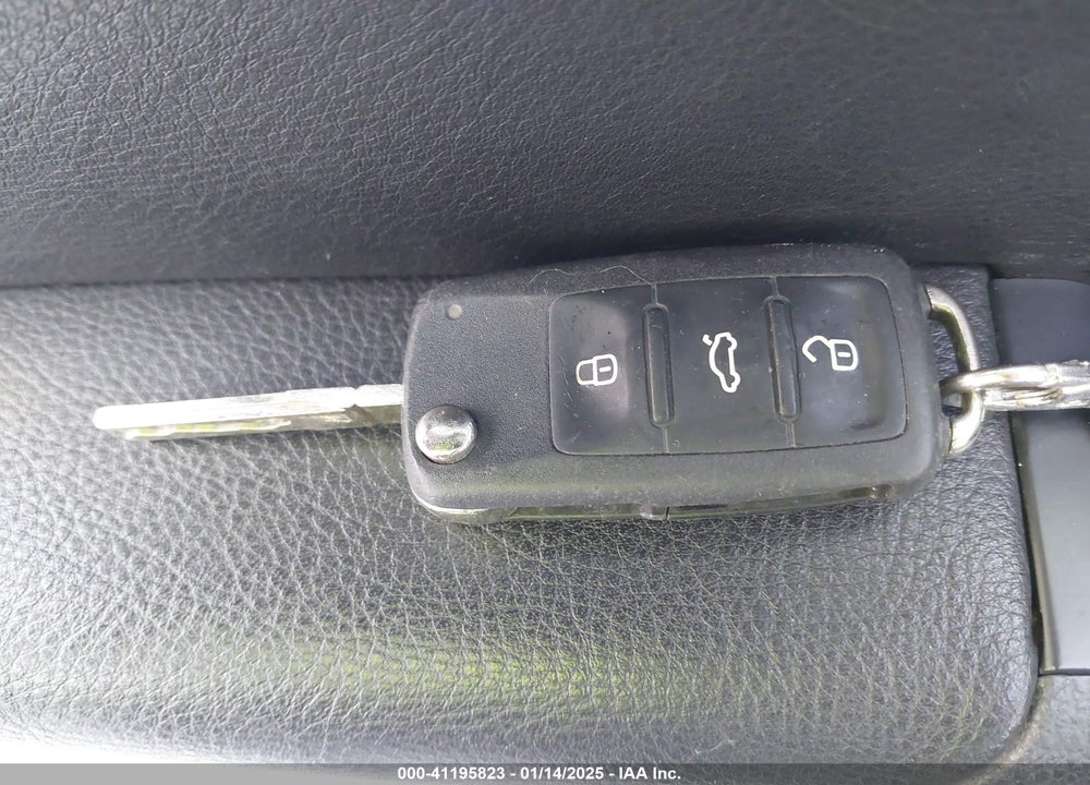 2011 VOLKSWAGEN JETTA 2.5L SE VIN: 3VWDZ7AJ1BM039653