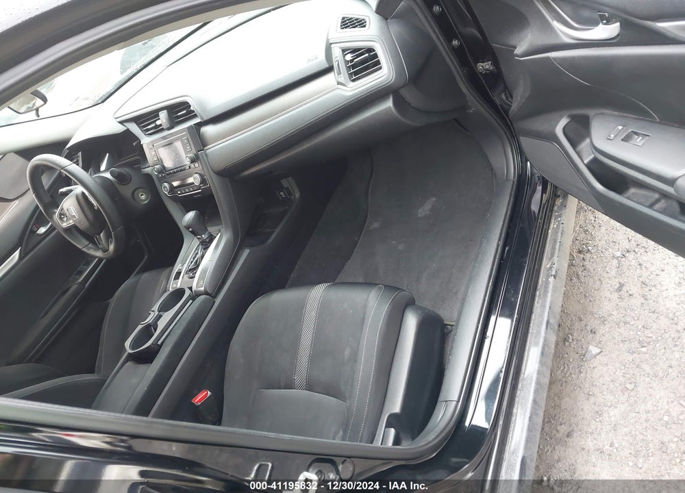2019 HONDA CIVIC LX VIN: 2HGFC2F60KH582562